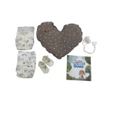 Cojin Guca en forma de corazón color gris oscuro, zapatos y pañales.